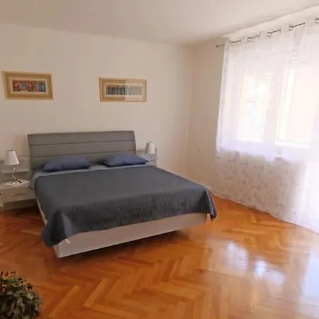 Elegant Luxury 2-bedroom In Center Split
