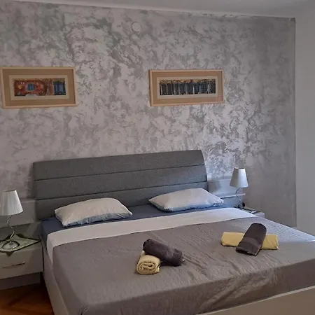 Apartment Elegant Luxury 2-bedroom In Center